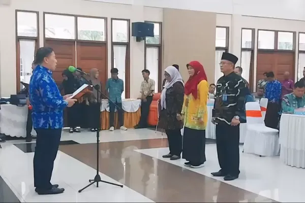 Pelantikan Ketua DPW APWI Provinsi Sumsel, Farhat Syukri oleh Ketua Umum DPP APWI, Sugihardjo di Aula BPSDM Provinsi Sumatera Selatan, Palembang.